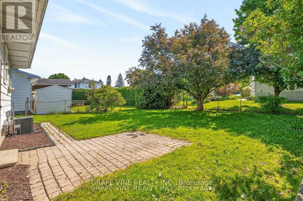 104 Oriole Avenue, Ottawa, ON, K2L 1E7 - 17