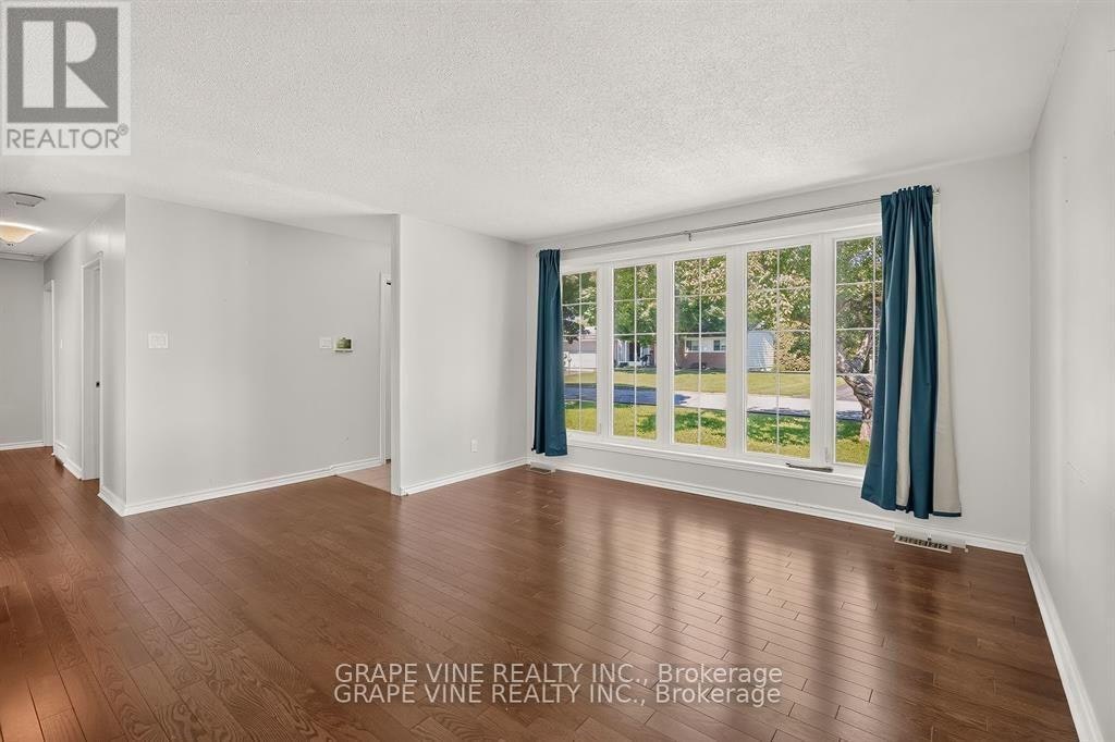 104 Oriole Avenue, Ottawa, ON, K2L 1E7 - 4