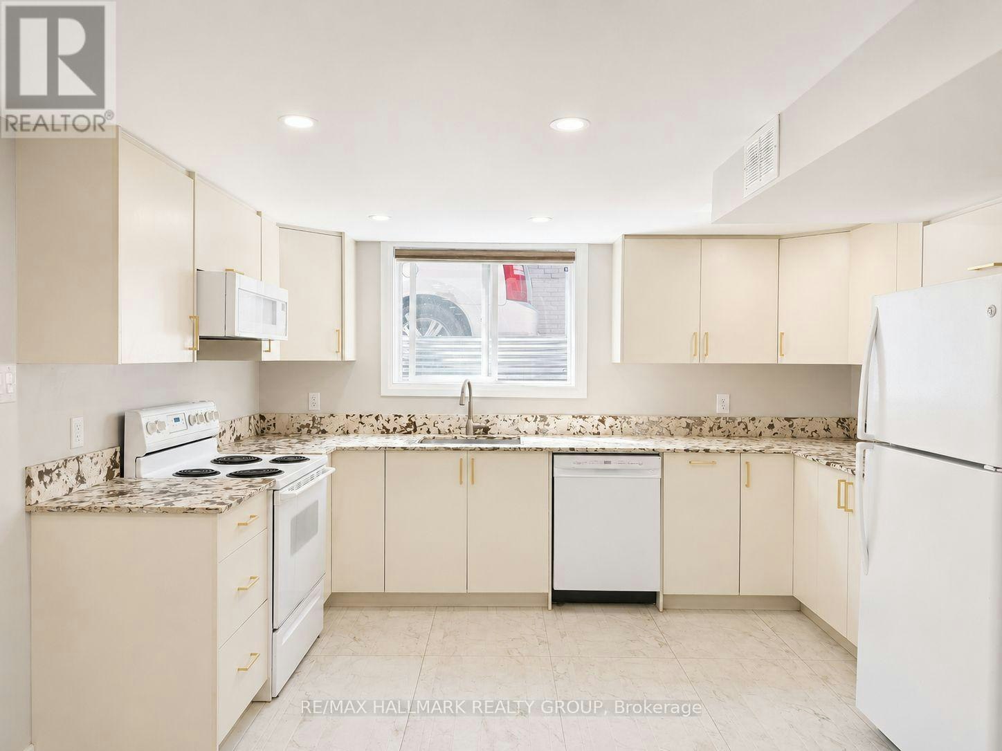735 Borthwick Avenue, Ottawa, ON, K1K 2M3 - 2