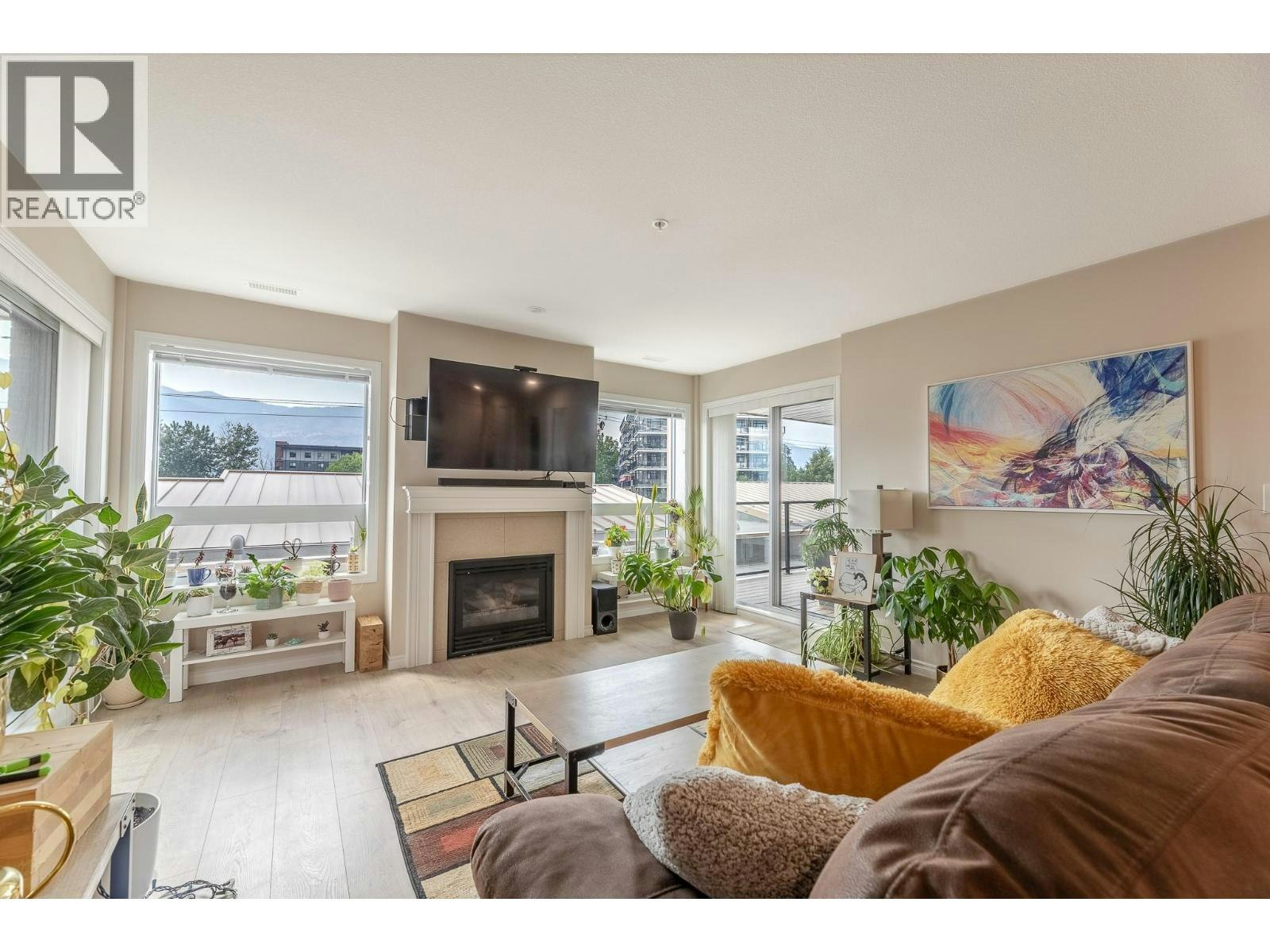 304-3346 Skaha Lake Road - 3