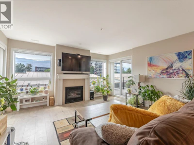 304-3346 Skaha Lake Road - 3