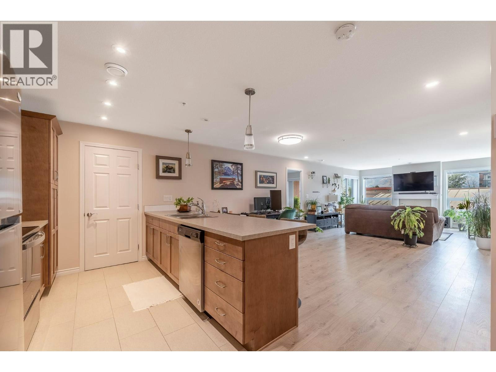 304-3346 Skaha Lake Road, Penticton, BC, V2A 6G4 - 10
