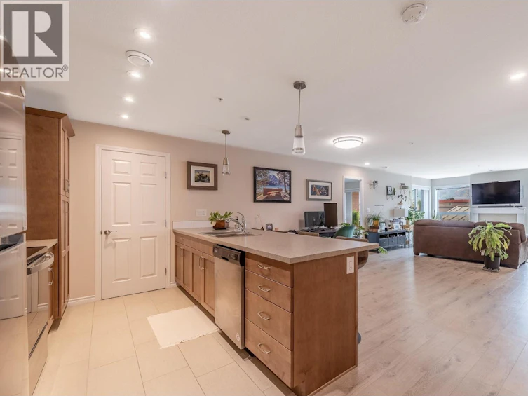 304-3346 Skaha Lake Road, Penticton, BC, V2A 6G4 - 10