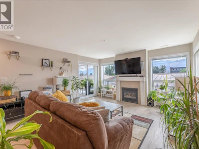 304-3346 Skaha Lake Road - 4