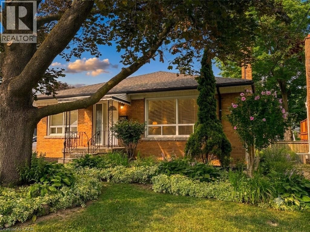 20 Lloyd Manor Road, Toronto, ON, M9B 5H6
