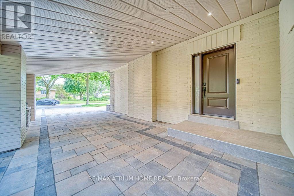 4 Palomino Crescent, Toronto, ON, M2K 1W1 - 2