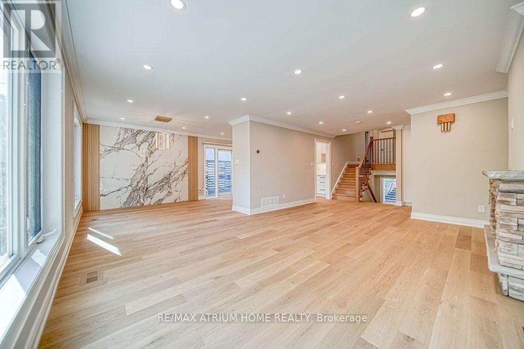 4 Palomino Crescent, Toronto, ON, M2K 1W1 - 4