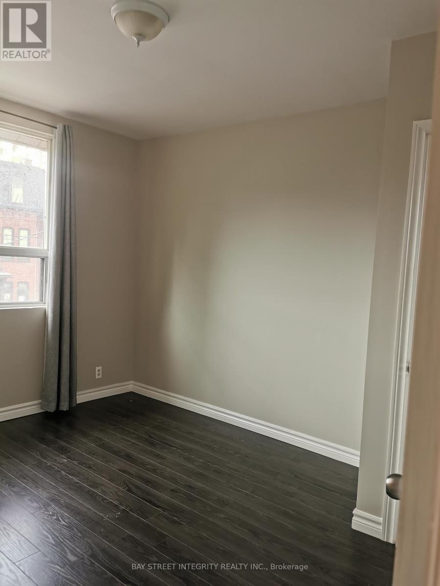 7 D'arcy Street, Toronto, ON, M5T 1J8 - 8