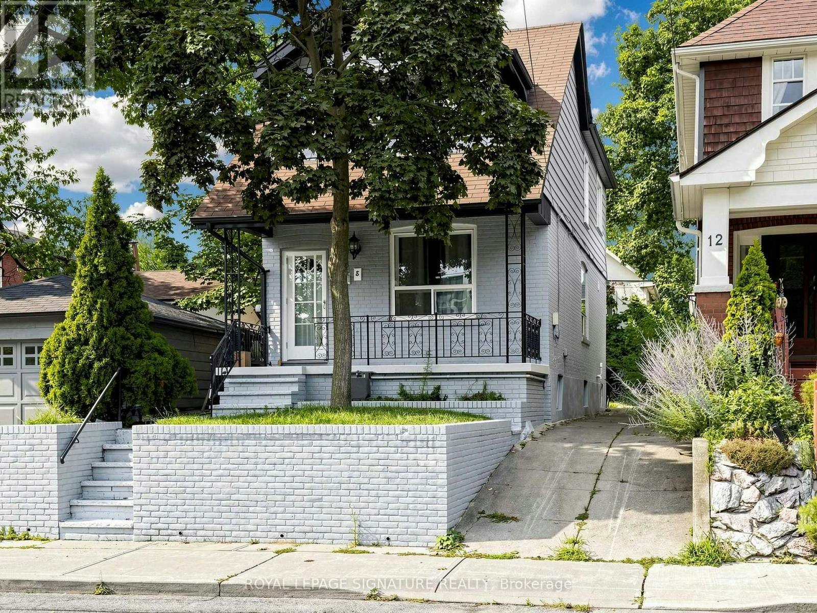 8 Harris Avenue, Toronto, ON, M4C 1P4
