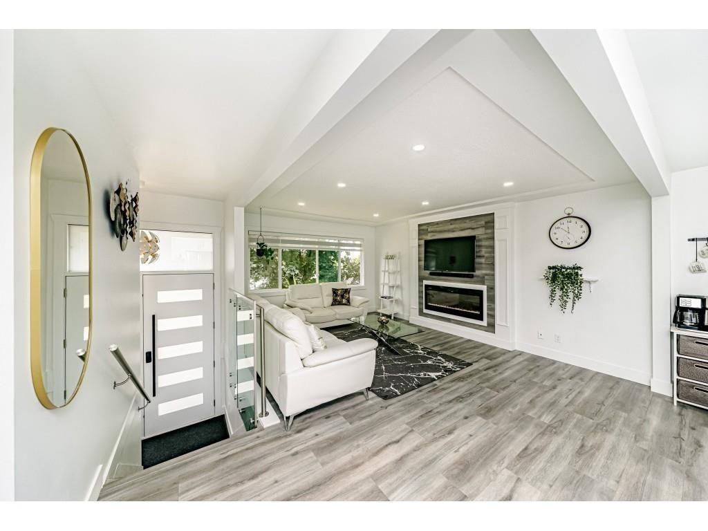 14927 Kew Drive, Surrey, BC, V3R 4Y1