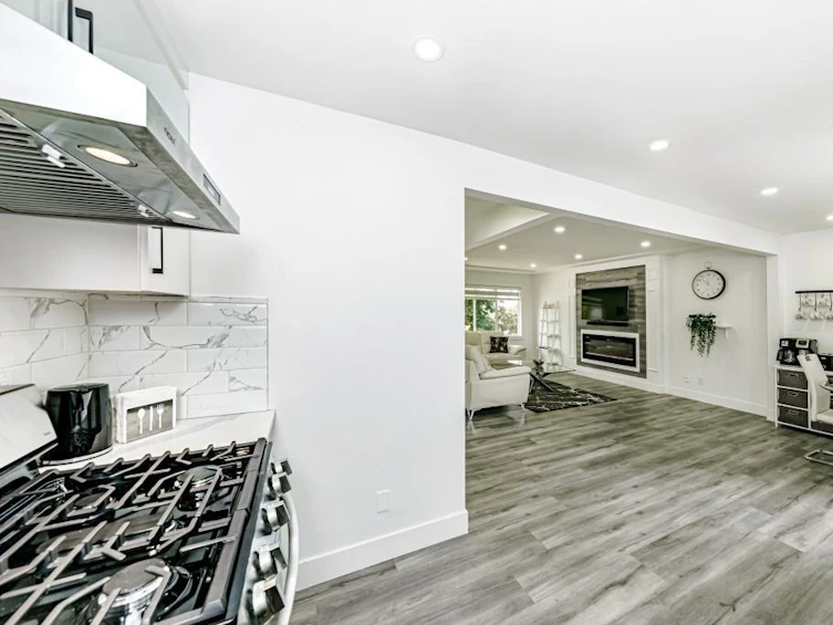 14927 Kew Drive, Surrey, BC, V3R 4Y1 - 11