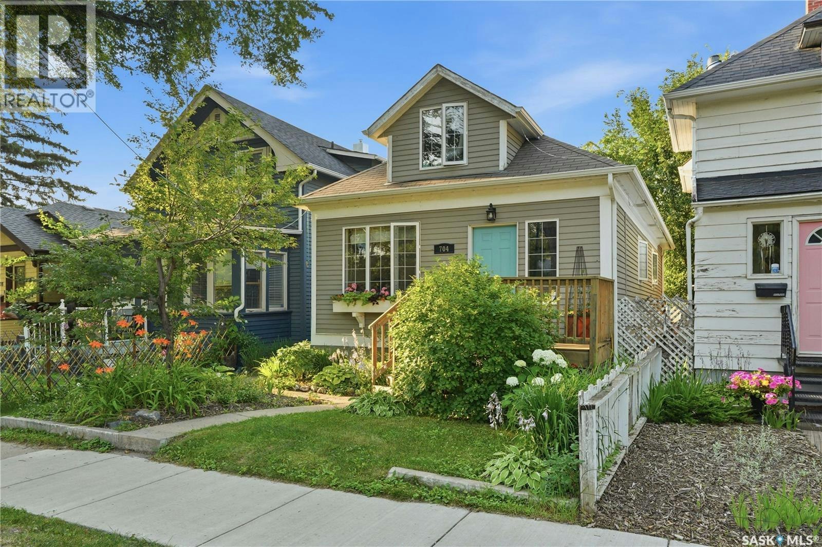 704 32nd Street W, Saskatoon, SK, S7L 0T4