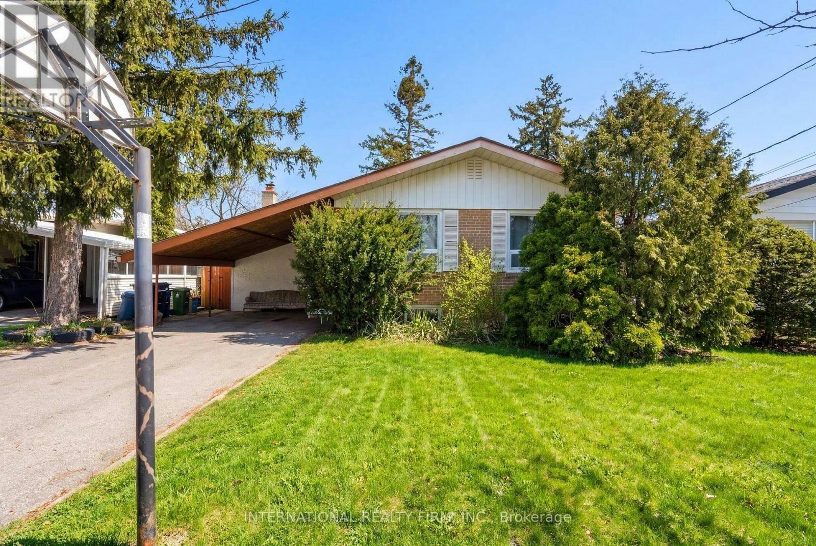 84 Hadrian Drive, Toronto, ON, M9W 1V4