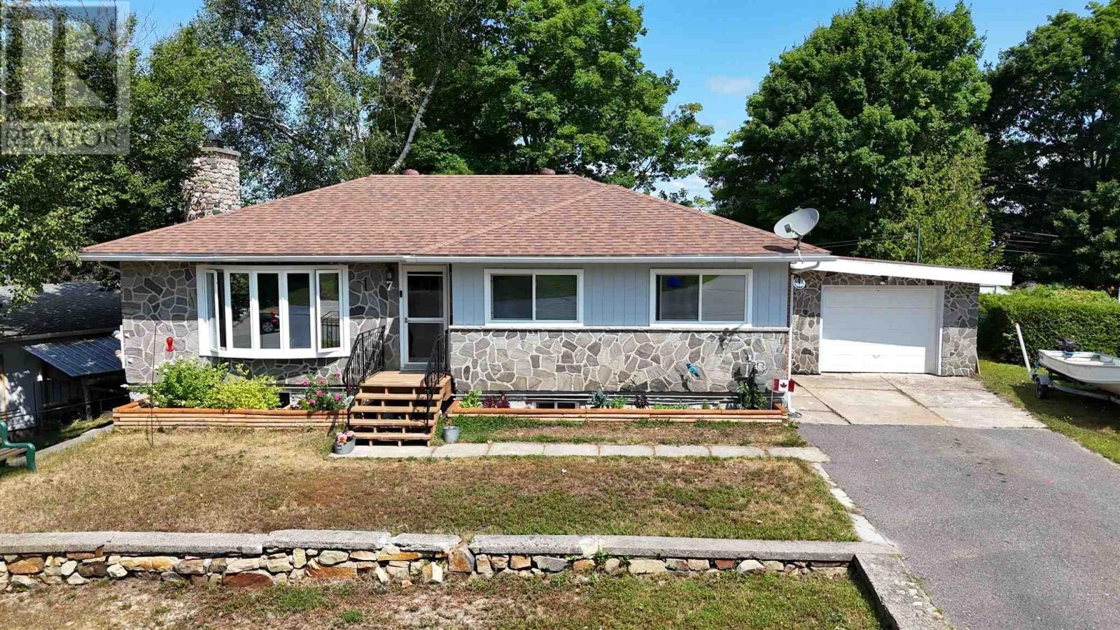7 Holt Place, Elliot Lake, ON, P5A 1V3
