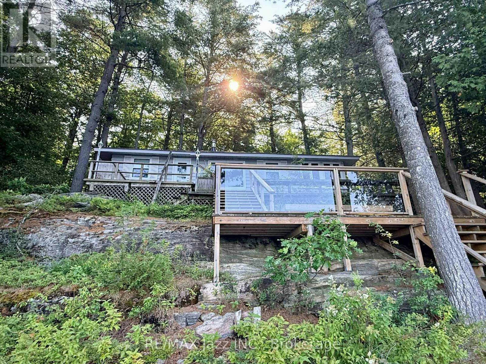 1022 Two Dogs Lane, Algonquin Highlands, ON, K0M 1J2