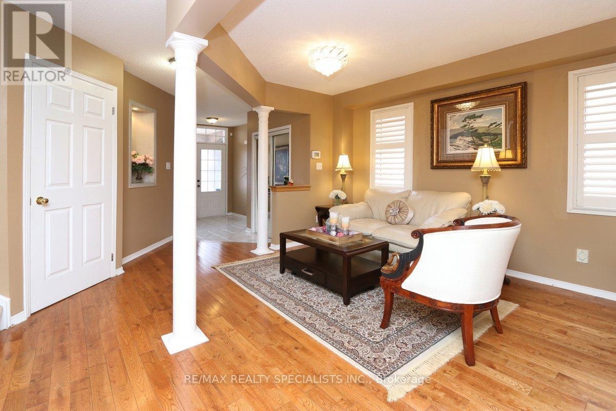 5817 Questman Hollow, Mississauga, ON, L5M 6N8 - 5