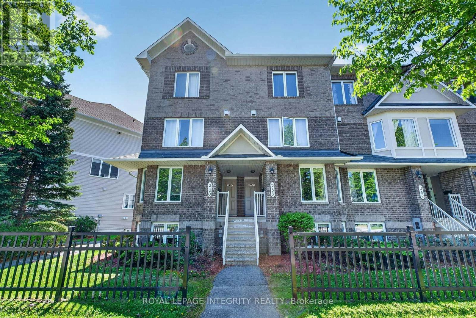 256 Cresthaven Drive, Ottawa, ON, K2G 6W4