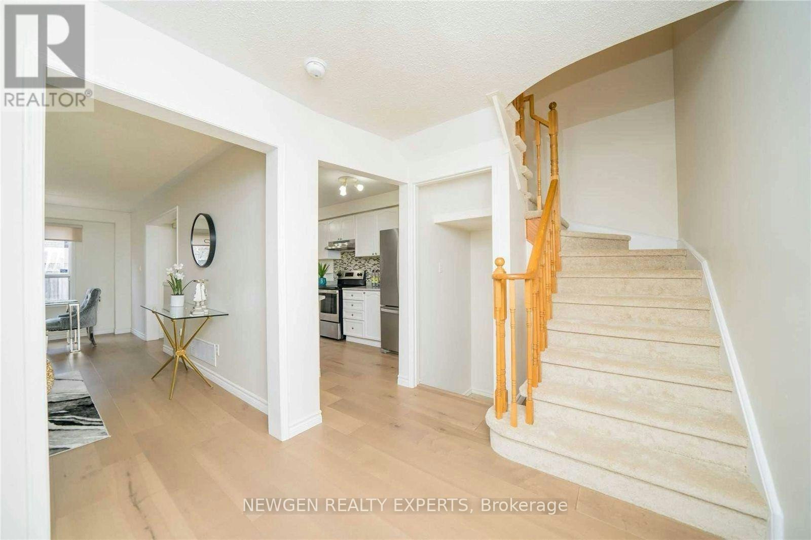 1856 Woodgate Court, Oshawa, ON, L1G 7Z2 - 2