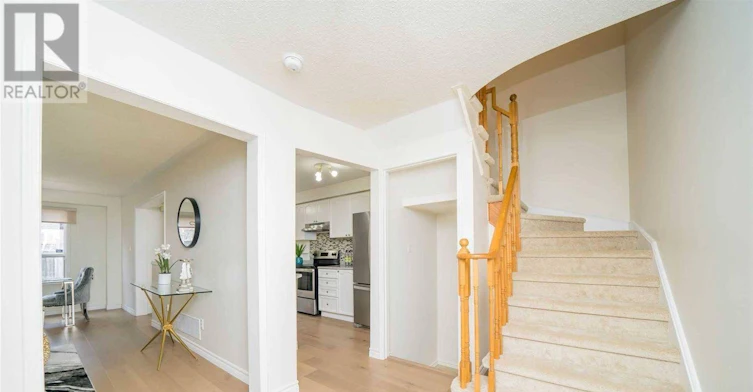 1856 Woodgate Court, Oshawa, ON, L1G 7Z2 - 2