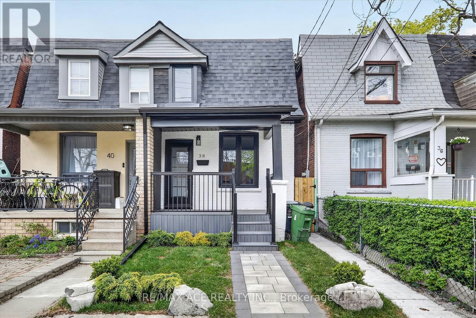38 Pelham Avenue, Toronto, ON, M6N 1A6