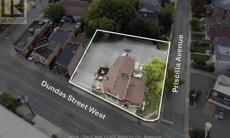 3513 Dundas Street W
