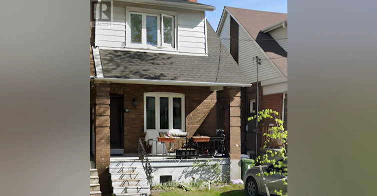 32 Glebeholme Boulevard, Toronto, ON, M4J 1S4