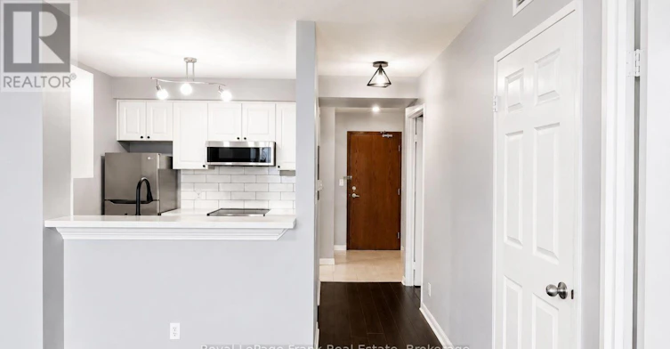 1002-1 Lee Centre Drive, Toronto, ON, M1H 3J2 - 17