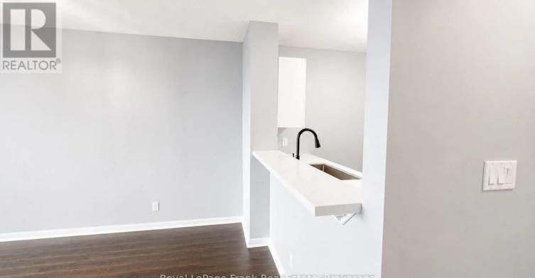 1002-1 Lee Centre Drive, Toronto, ON, M1H 3J2 - 16
