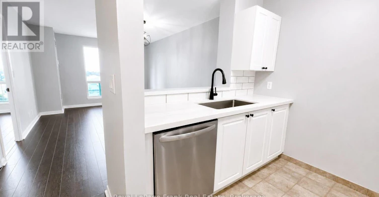 1002-1 Lee Centre Drive, Toronto, ON, M1H 3J2 - 14