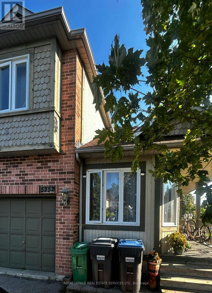 5252 Bushelgrove Circle, Mississauga, ON, L5M 6C5 - 2