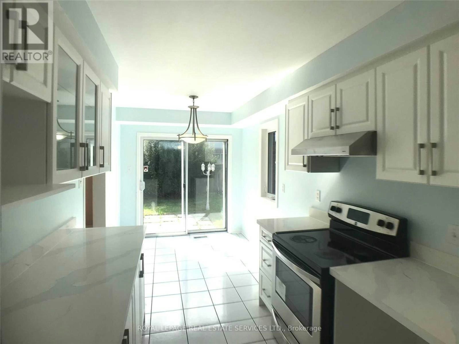 5252 Bushelgrove Circle, Mississauga, ON, L5M 6C5 - 4