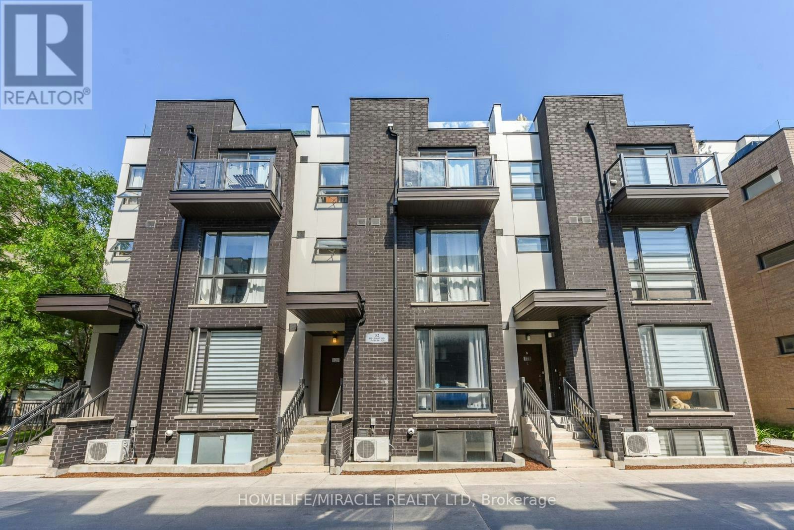 122-32 Fieldway Road, Toronto, ON, M8Z 0E3