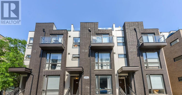 122-32 Fieldway Road, Toronto, ON, M8Z 0E3