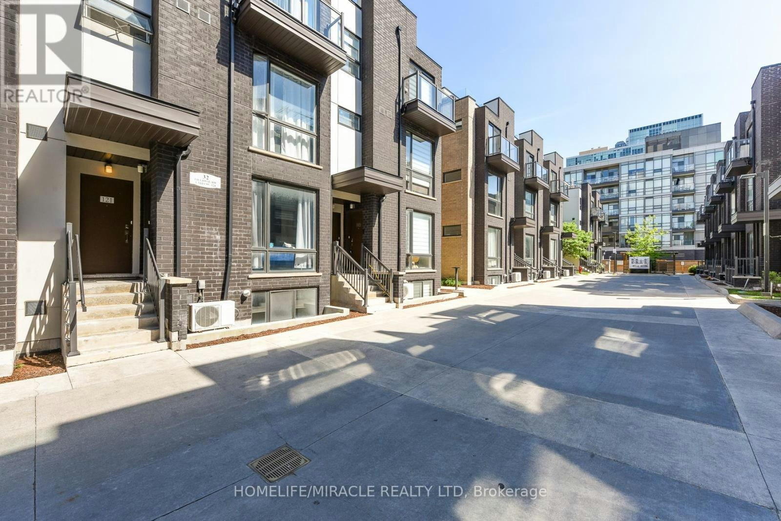 122-32 Fieldway Road, Toronto, ON, M8Z 0E3 - 2