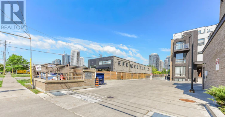 122-32 Fieldway Road, Toronto, ON, M8Z 0E3 - 6