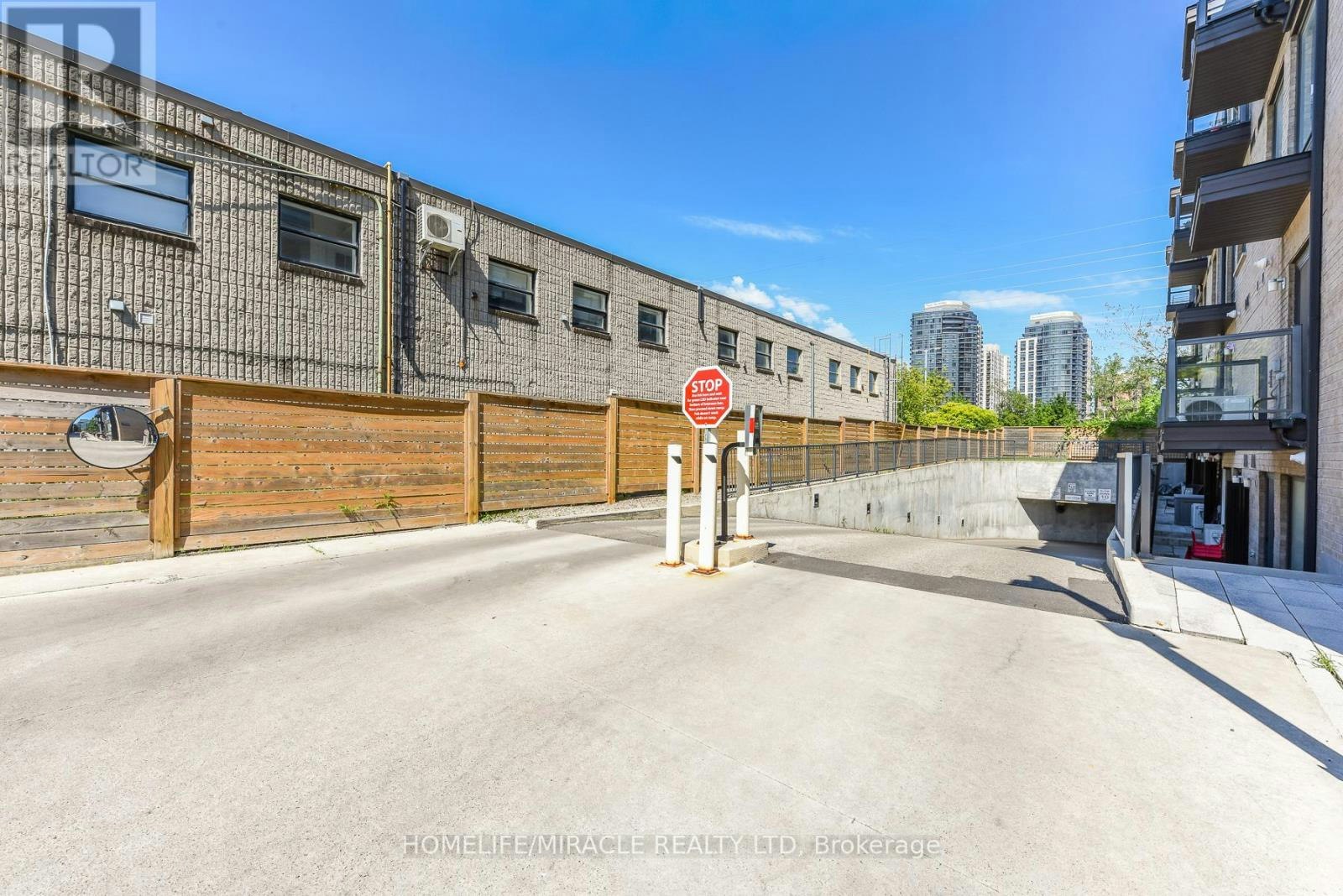 122-32 Fieldway Road, Toronto, ON, M8Z 0E3 - 5