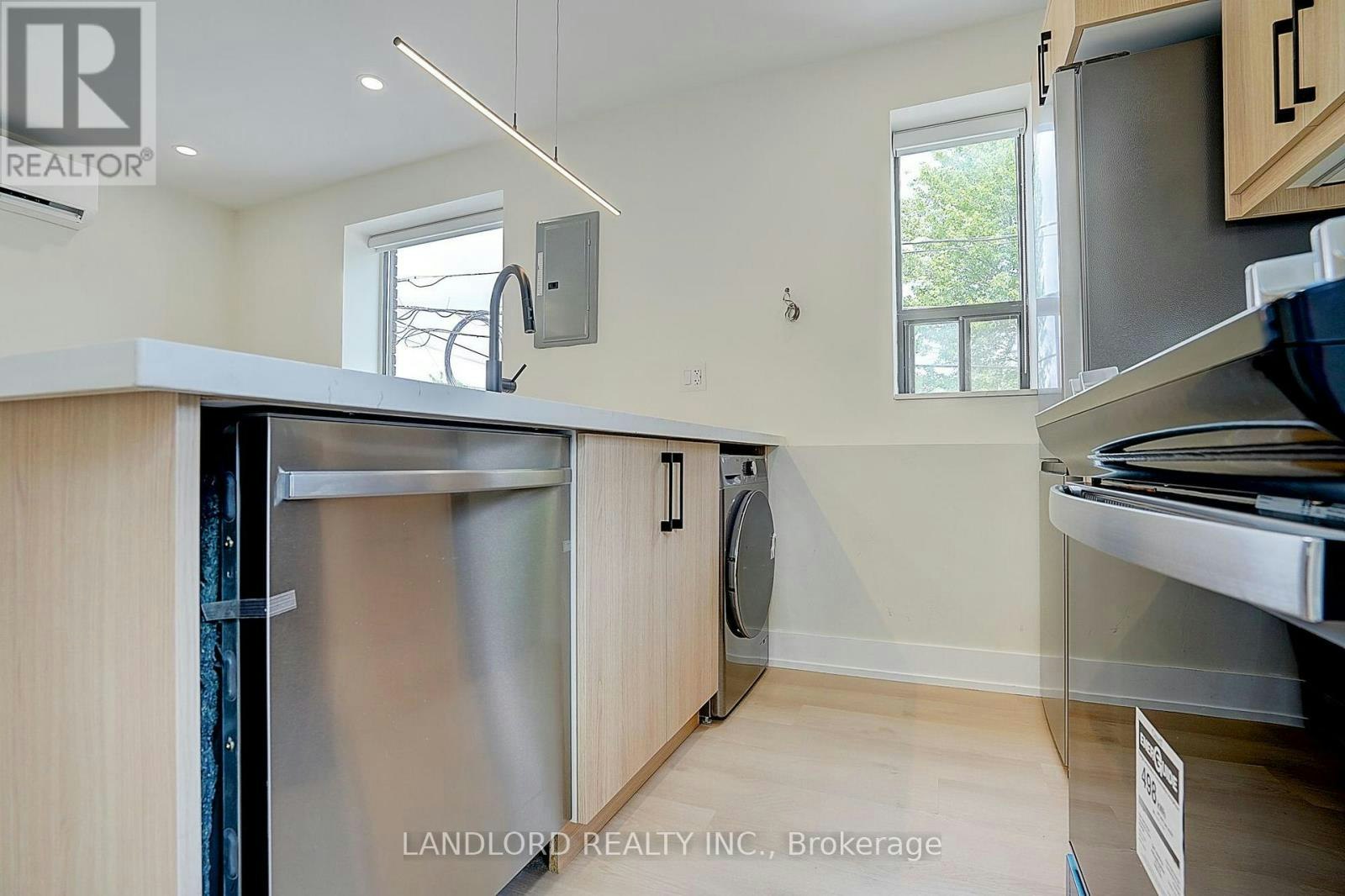 201-240 Durie Street, Toronto, ON, M6S 3G1 - 17