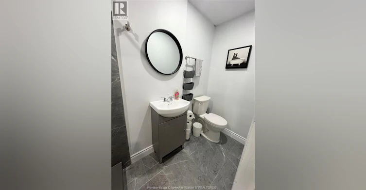 MAIN-806 Ottawa Street, Windsor, ON, N8X 2C6 - 11