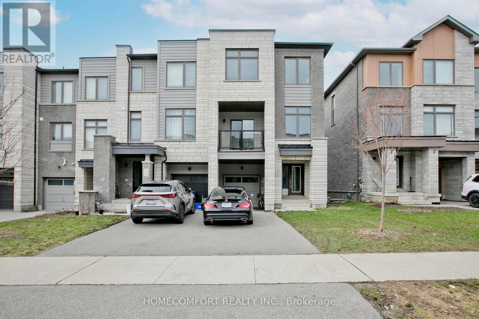 42 Vantage Loop, Newmarket, ON, L3X 0K6