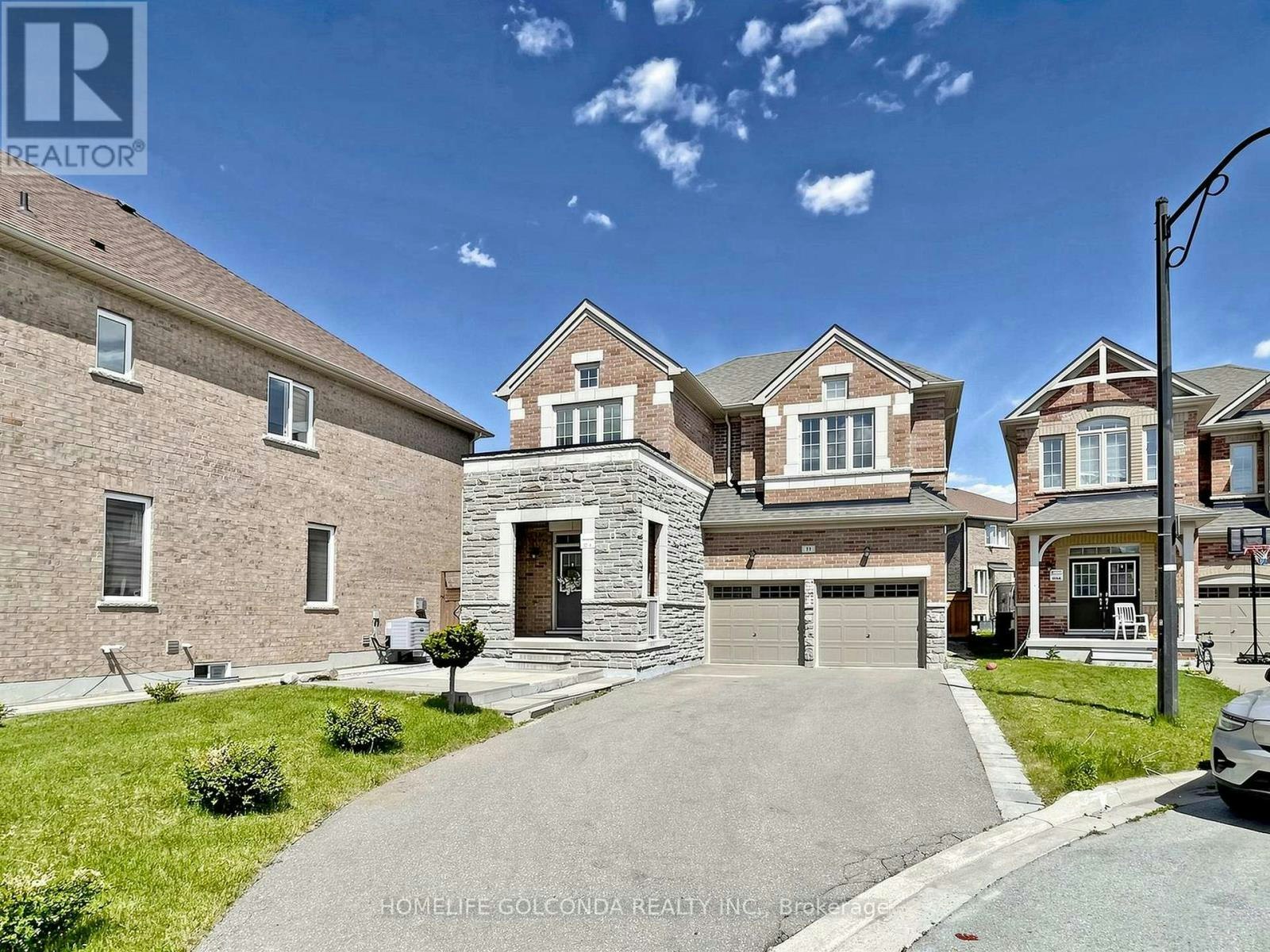 31 Bolsby Court, Aurora, ON, L4G 1B7