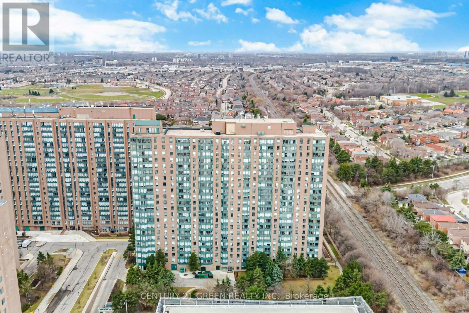 203-135 Hillcrest Avenue, Mississauga, ON, L5B 4B1