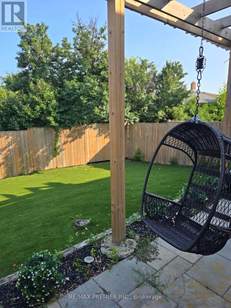 MAIN-21 Elnathan Crescent, Toronto, ON, M9L 2G2 - 22