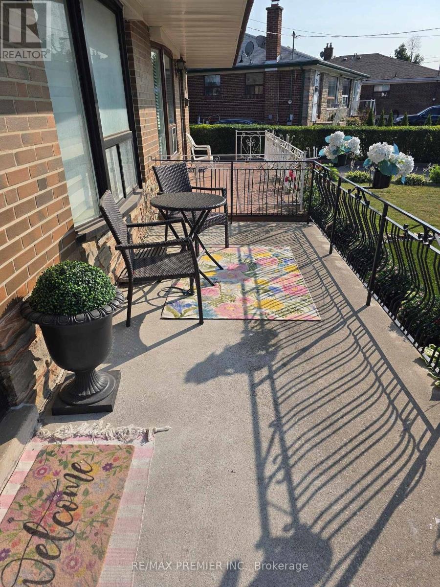 MAIN-21 Elnathan Crescent, Toronto, ON, M9L 2G2 - 3