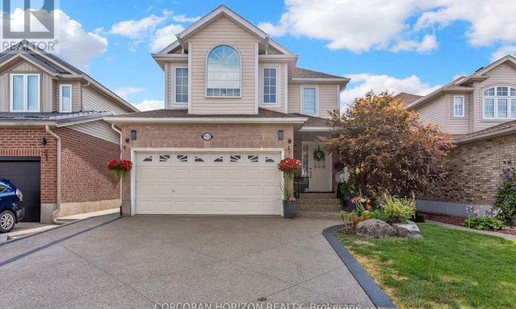 913 Copper Leaf Crescent