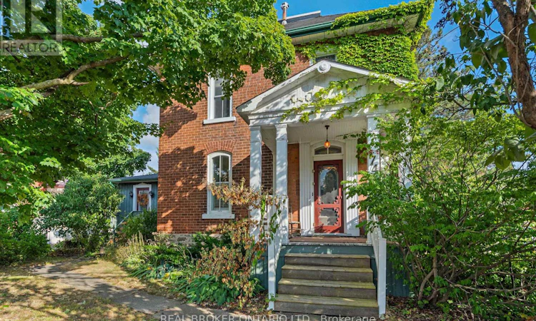 74 Lake Avenue W