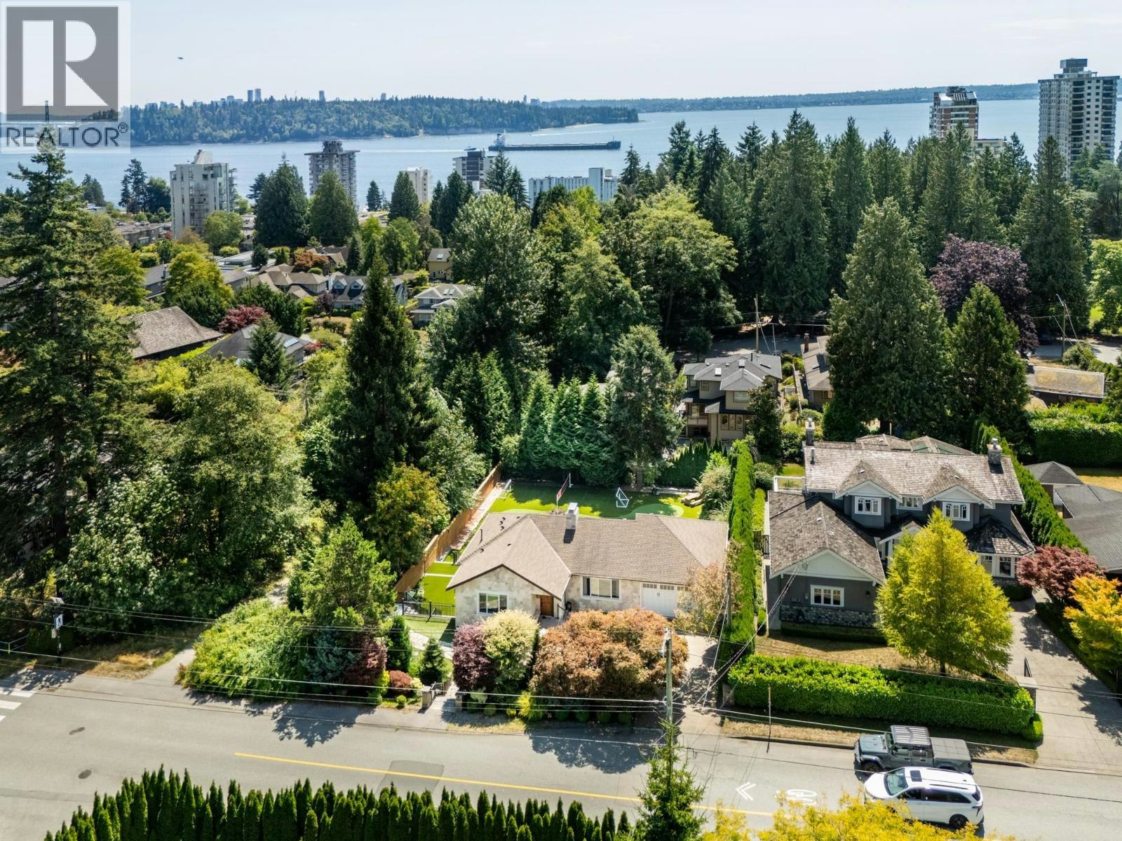 1924 Fulton Avenue, West Vancouver, BC, V7V 1S9 - 2