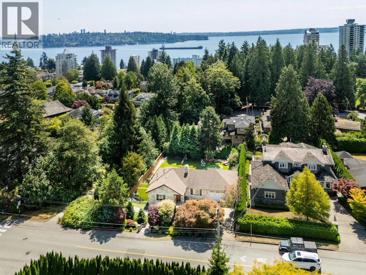 1924 Fulton Avenue, West Vancouver, BC, V7V 1S9 - 2