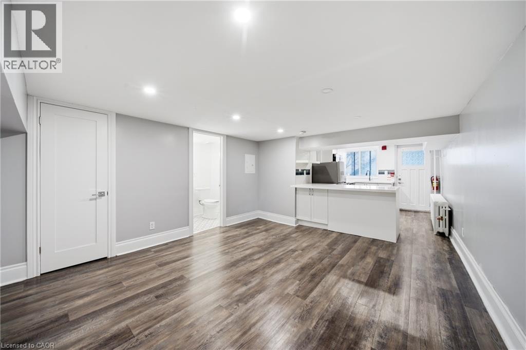 3R-1 Kingswood Road, Toronto, ON, M4E 3N4 - 8