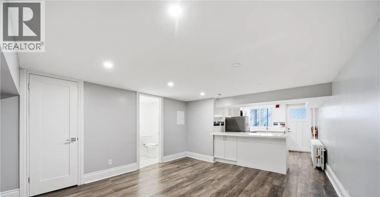 3R-1 Kingswood Road, Toronto, ON, M4E 3N4 - 8