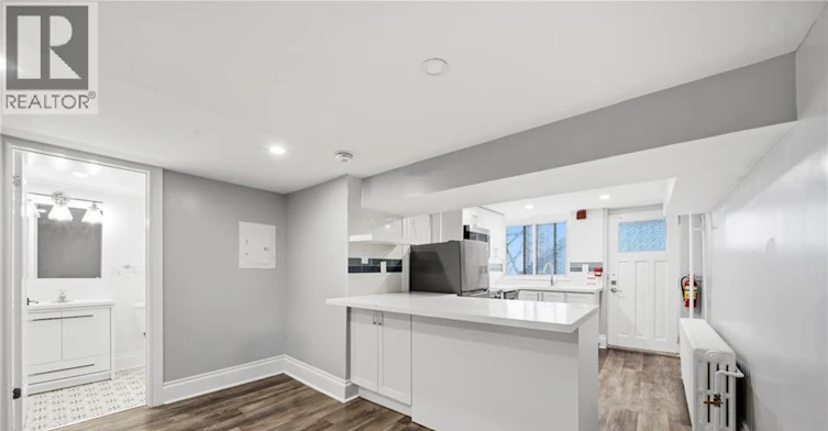 3R-1 Kingswood Road, Toronto, ON, M4E 3N4 - 12